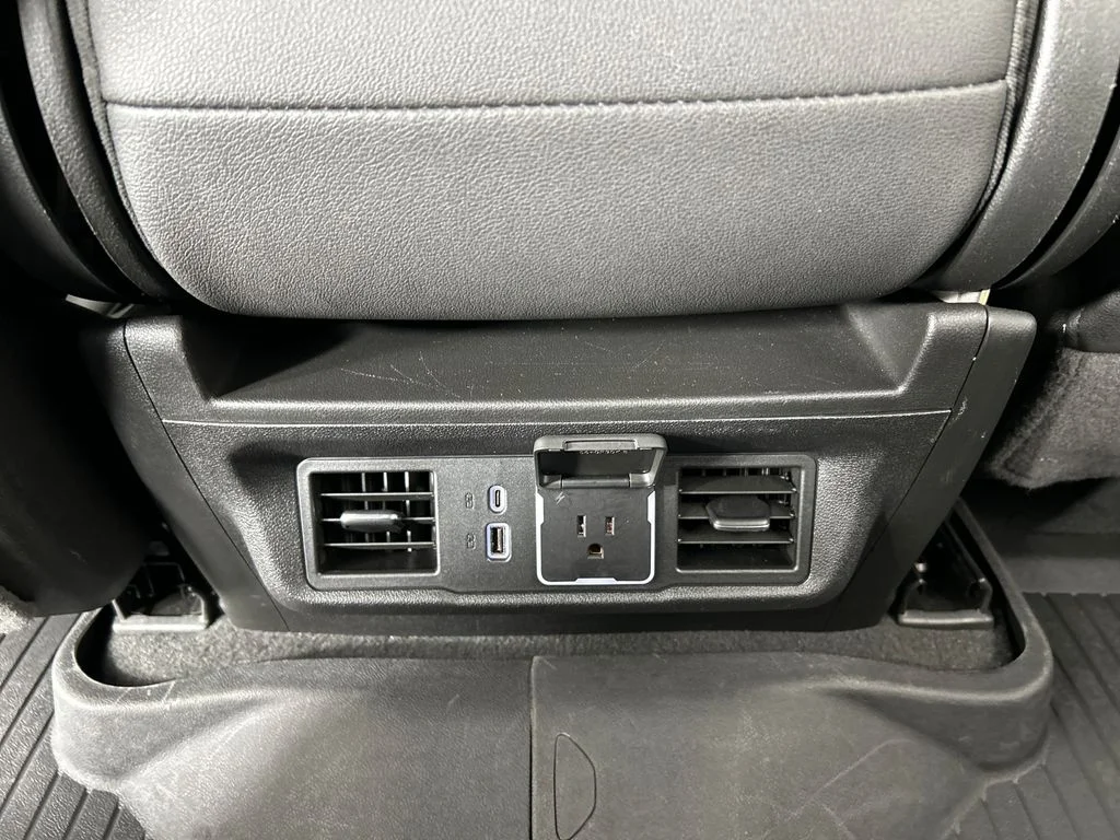 Used 2025 White GMC SLT image 20