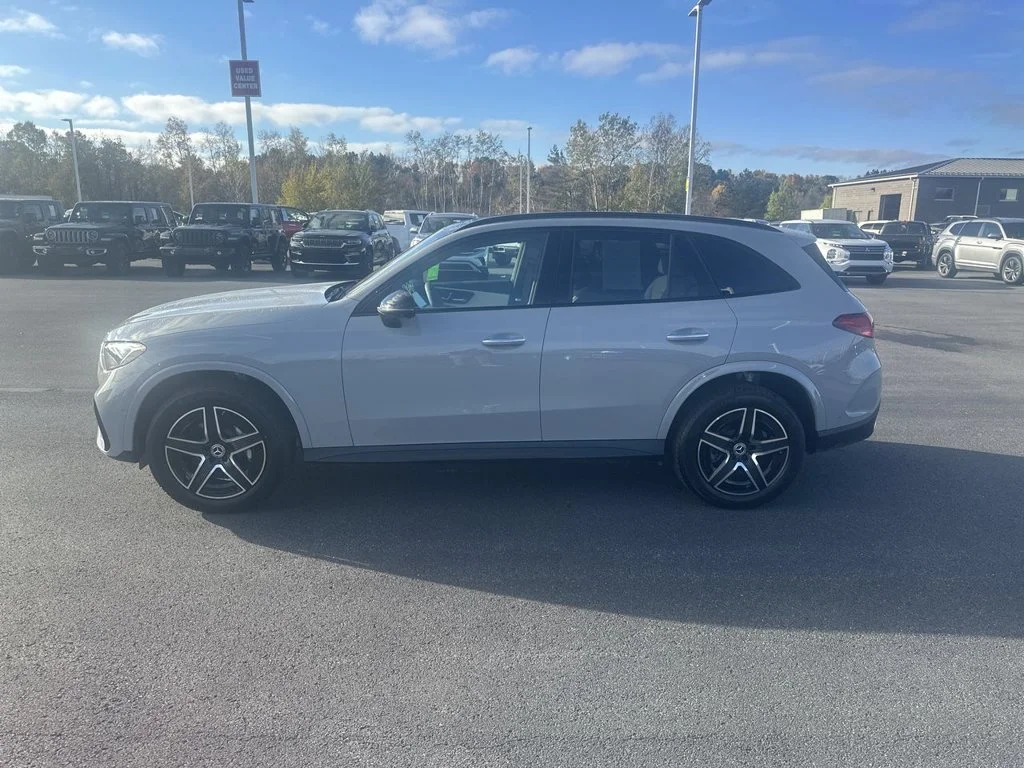 Used 2026  Mercedes-Benz GLC 300 image 5