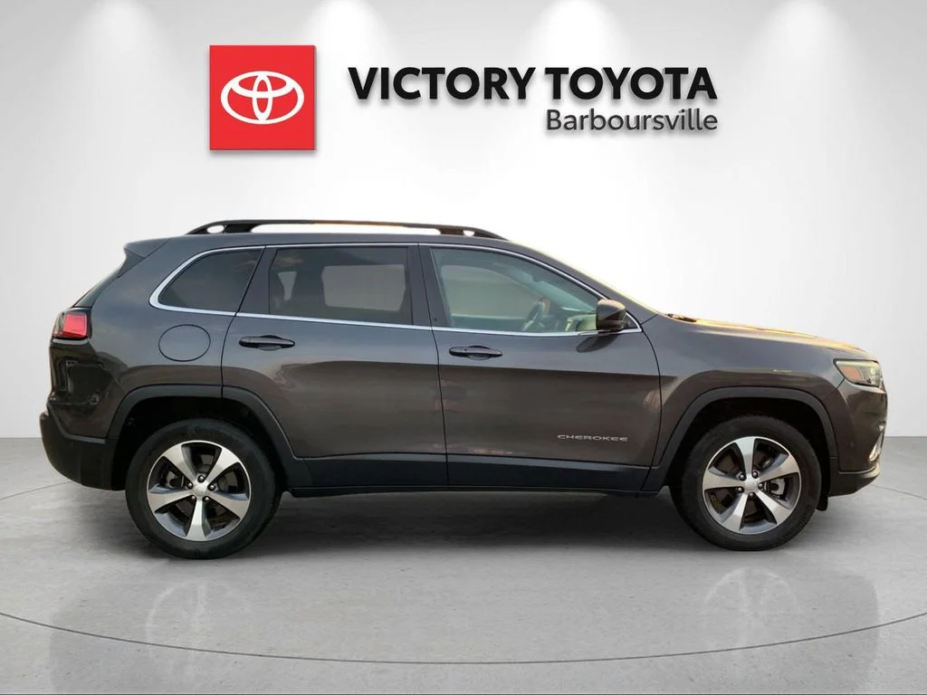 Used 2022 Gray Jeep Limited image 6