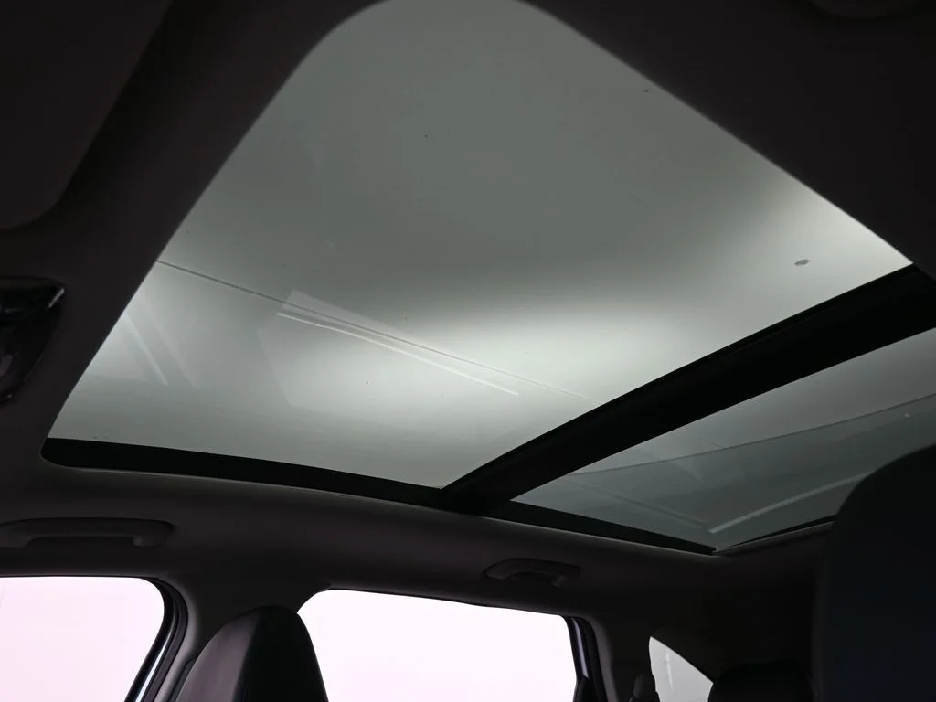 Used 2025 Glacial White Pearl Kia EX image 27