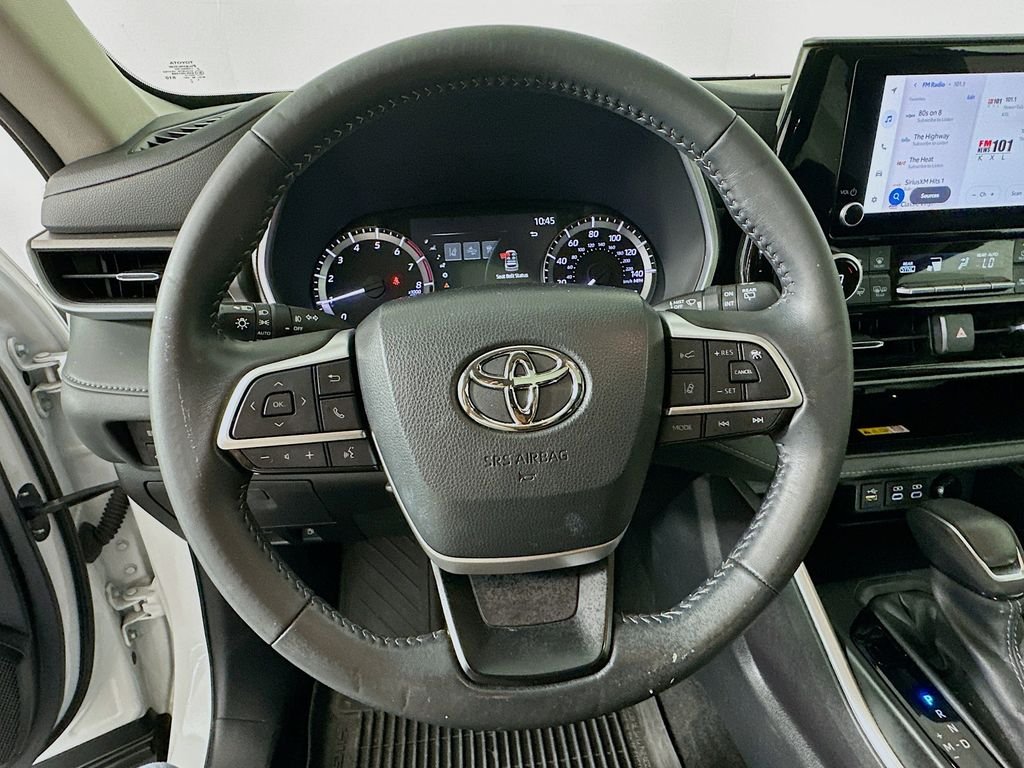 Used 2023 Pearl Toyota XLE image 12