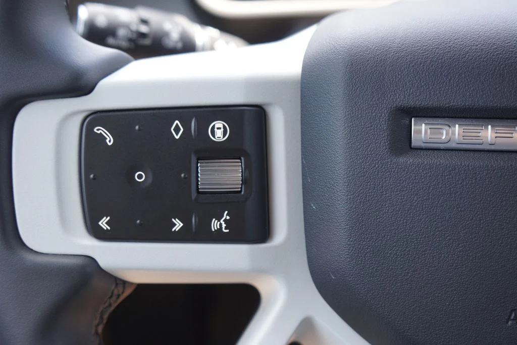 2025 Land Rover Defender S - Photo 21