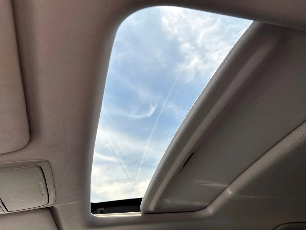 Used 2021 White Honda EX image 24
