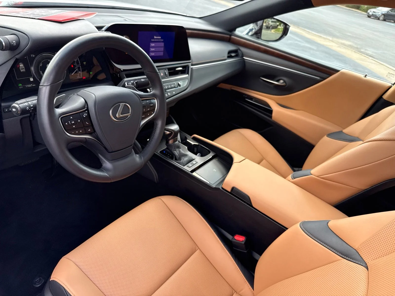 Used 2025 White Lexus 300h image 7