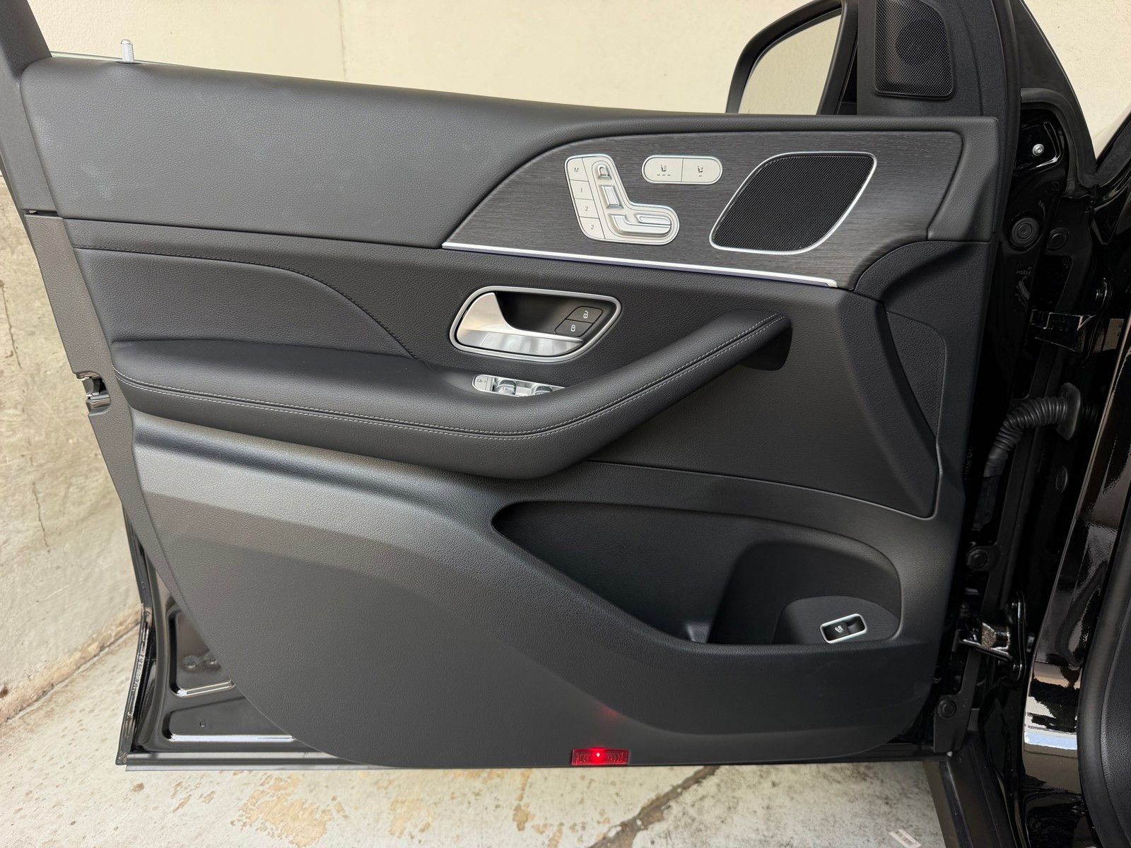 Certified Used 2025 Black Mercedes-Benz GLE 450 image 22