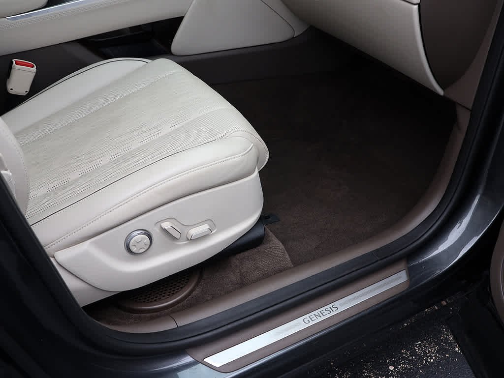 Used 2023 Himalayan Gray Genesis Advanced + image 35