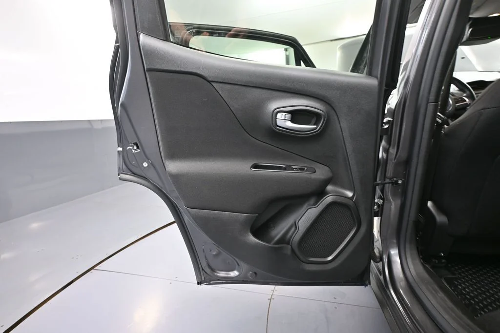 Used 2021 Gray Jeep Latitude image 36