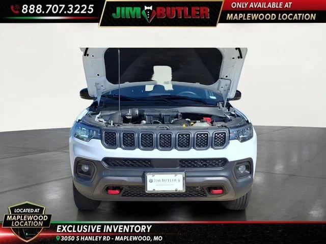 Used 2023  Jeep Trailhawk image 23