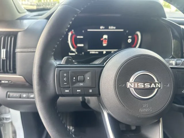 Used 2023 White Nissan Platinum image 20