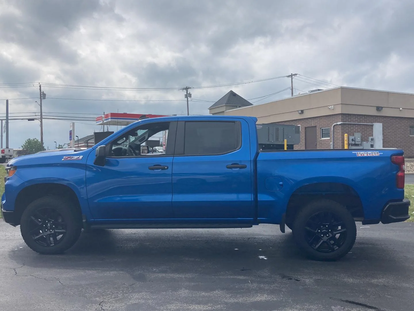 Used 2022 GLACIER BLUE METALLIC Chevrolet Custom Trail Boss image 4