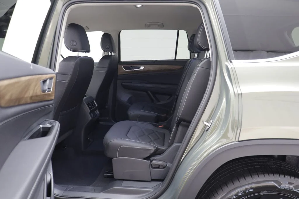 New 2026 Green Volkswagen 2.0T SE w/Technology image 13