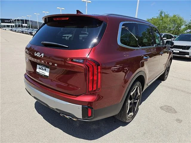 Used 2024 Dawning Red KIA S Front-Wheel Drive image 3