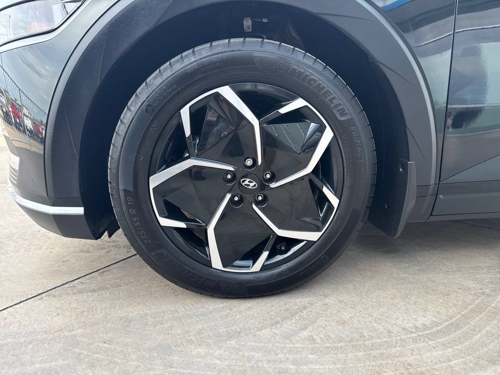 Used 2024 Abyss Black Hyundai SEL image 26