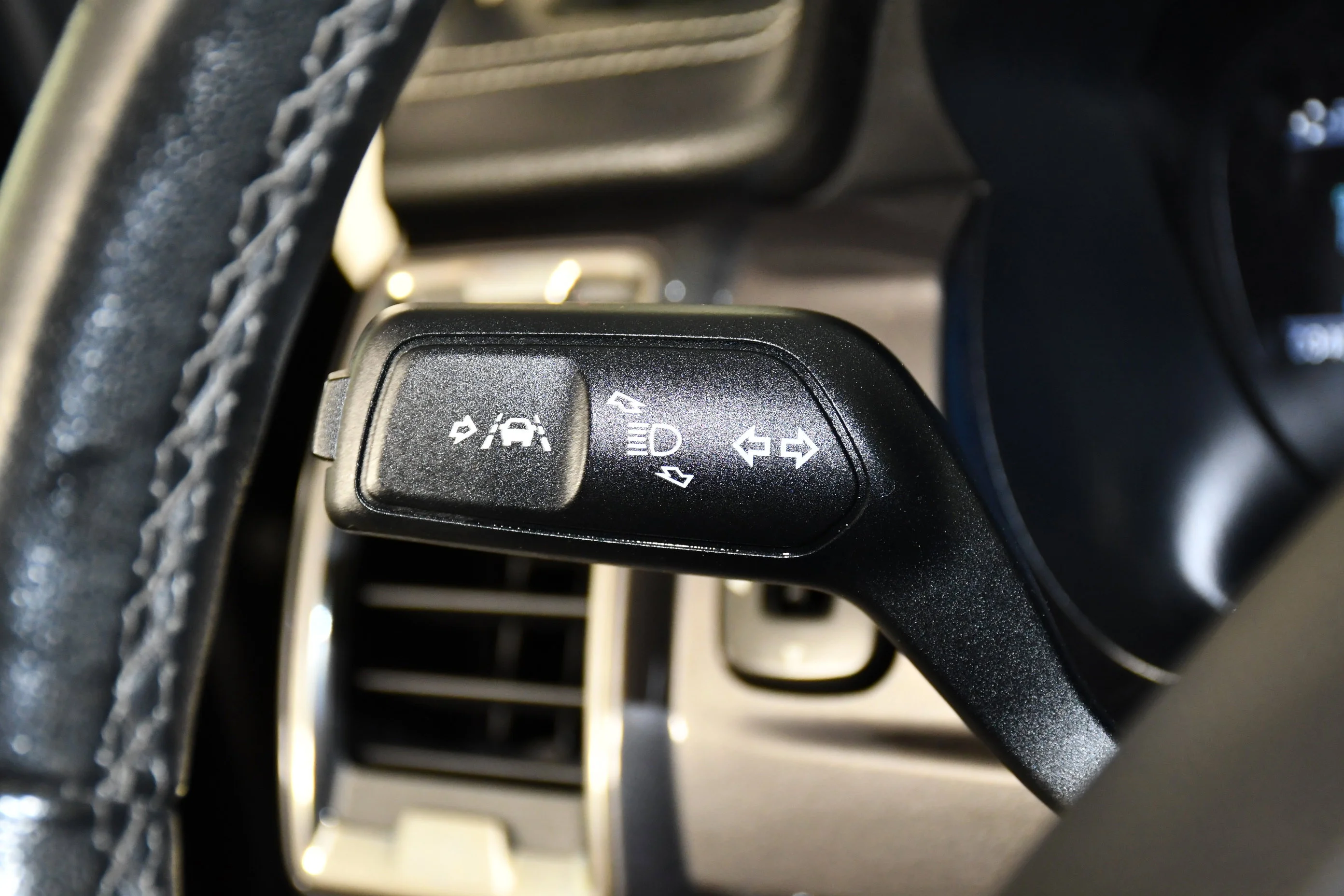 Used 2021 Black Ford LARIAT image 27