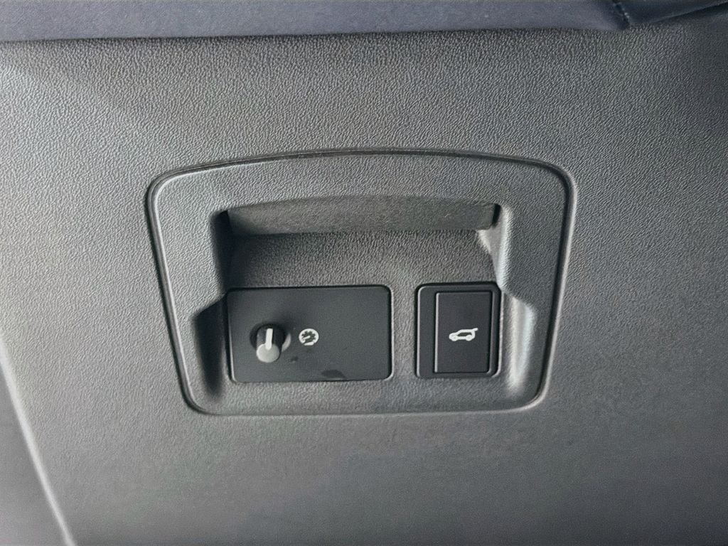 New 2026 Fuji White Land Rover S image 10