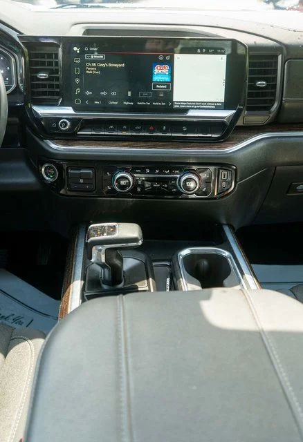 Used 2024 White GMC Elevation image 15