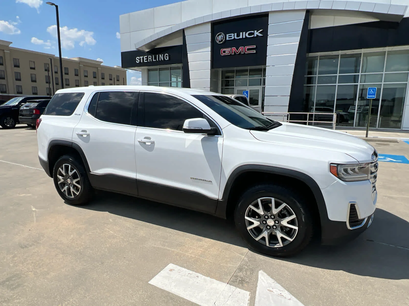2022 GMC Acadia SLE