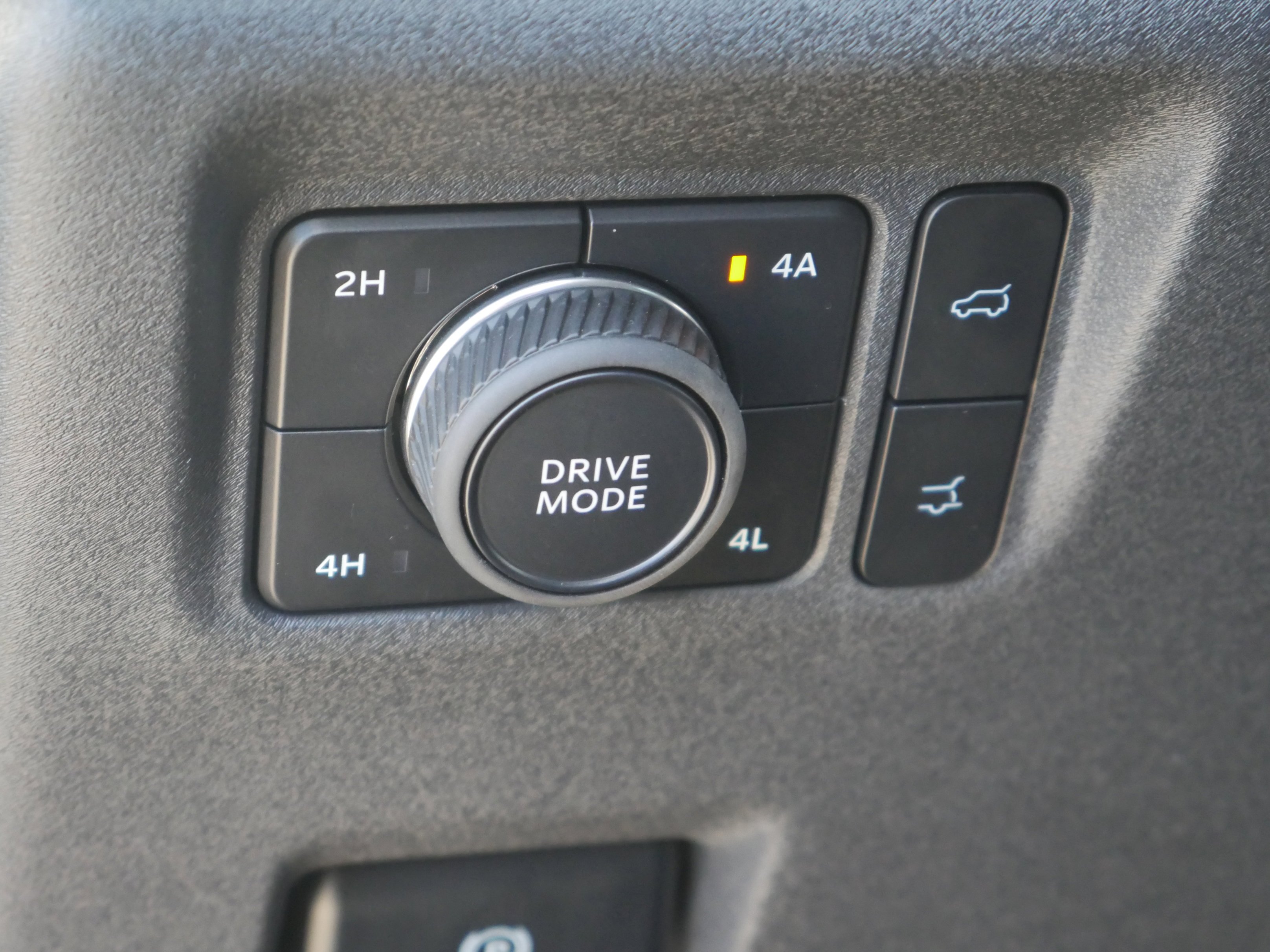 Certified Used 2025 Star White Ford Active image 5