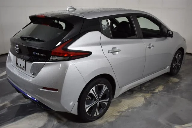 Used 2022 Silver Nissan SV Plus image 10