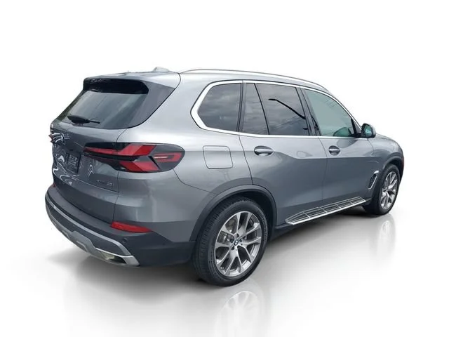 Used 2025 Gray BMW xDrive40i image 4