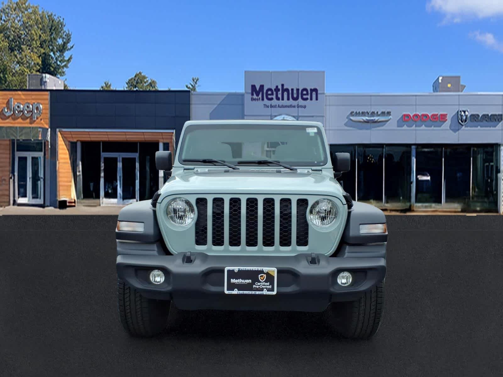 Used 2024 Earl Clearcoat Jeep Sport image 10