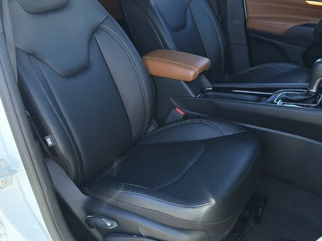 Used 2025 White Jeep Limited image 34