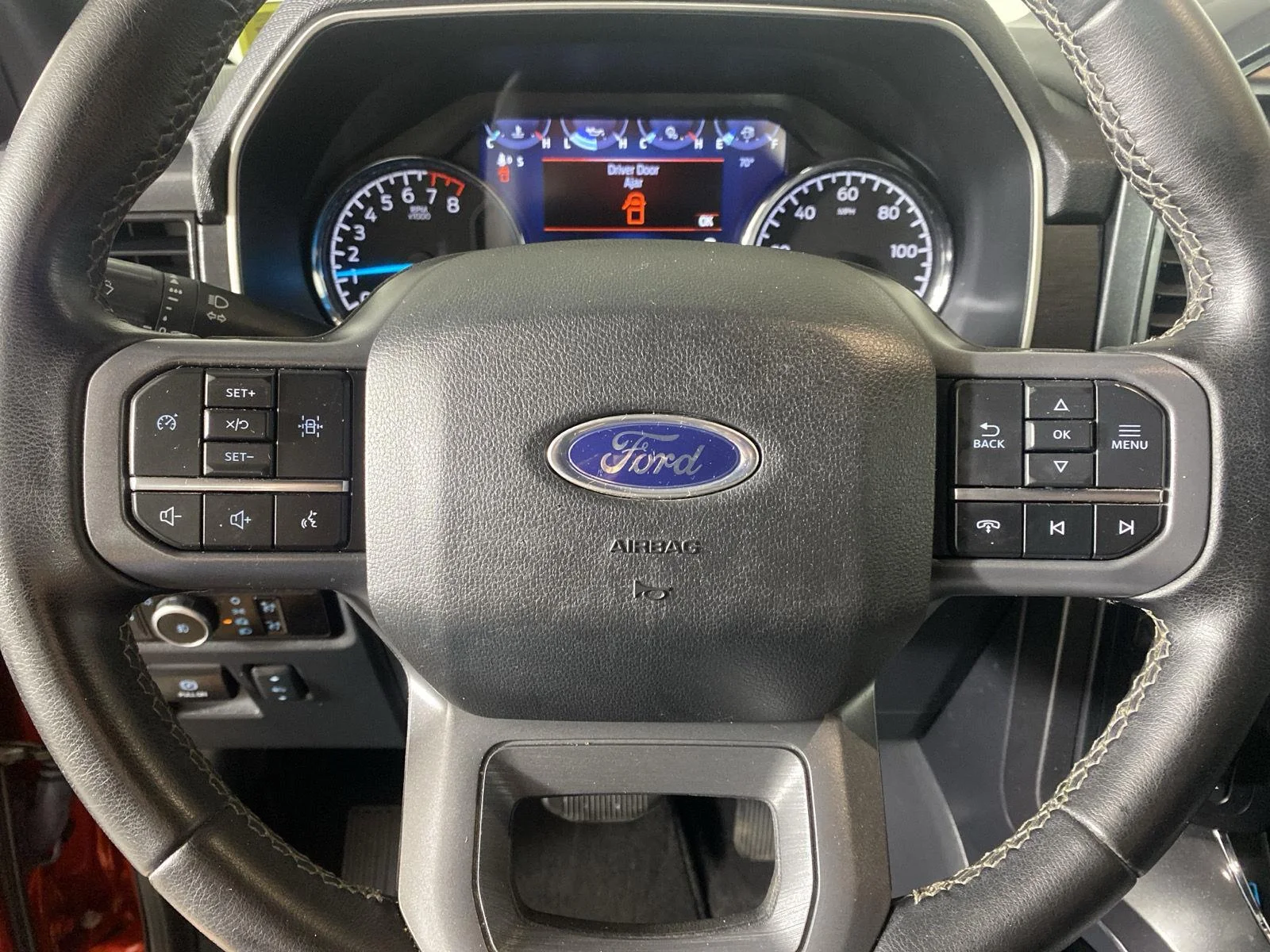 Used 2023 Hot Pepper Red Tinted Clearcoat Ford XLT image 17