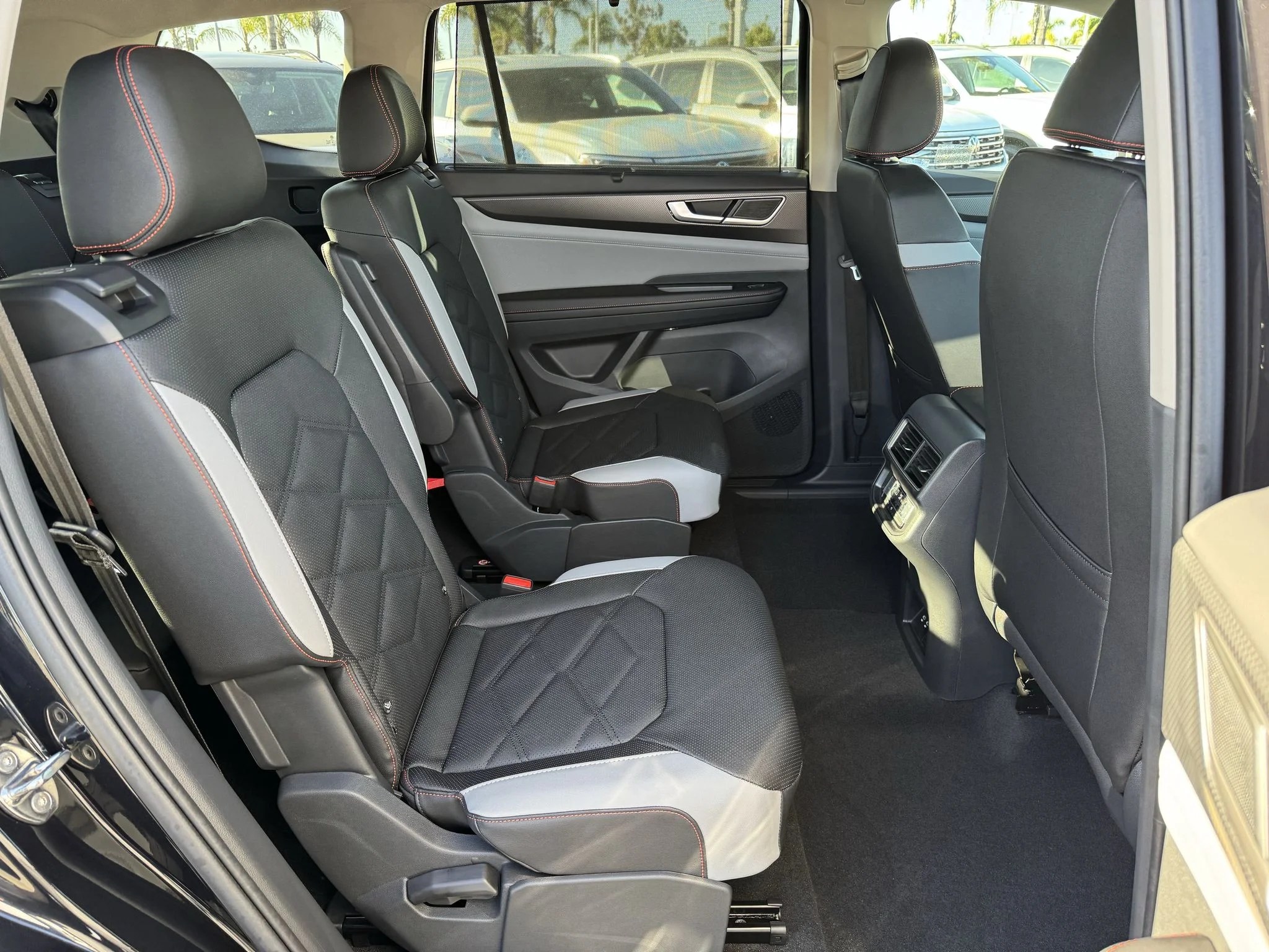 New 2026 Deep Black Pearl Volkswagen 2.0T Peak Edition image 32
