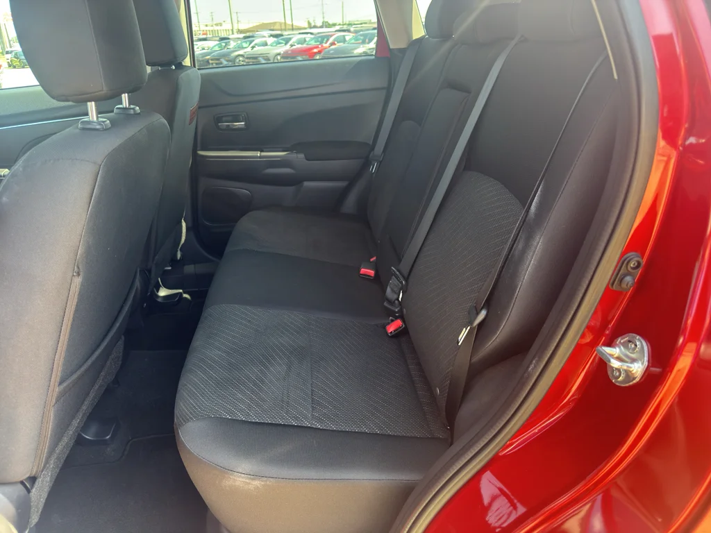 Used 2015  Mitsubishi SE image 10