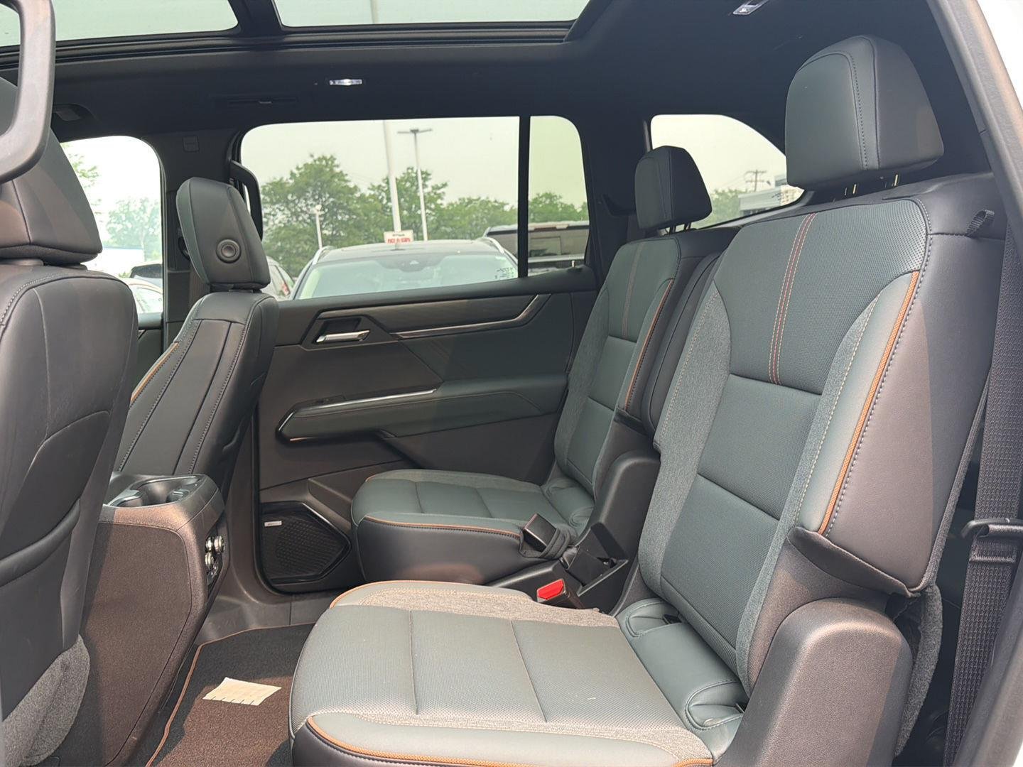 Used 2025 Summit White GMC AWD AT4 image 16