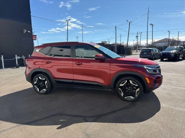 Used 2025 Orange Kia SX image 4