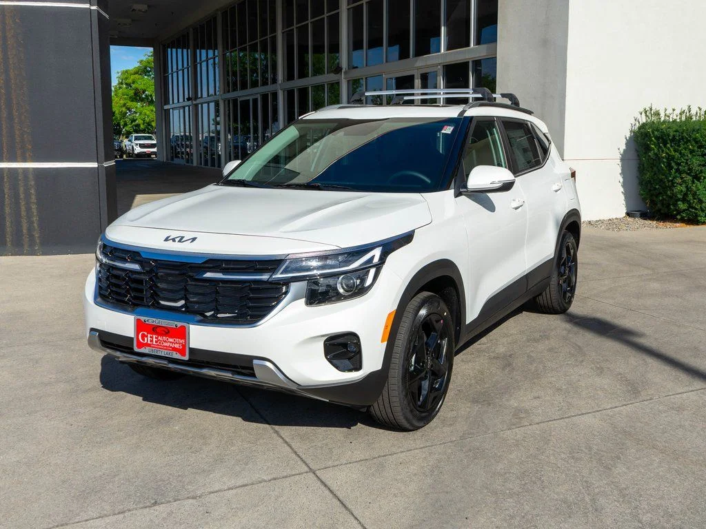 New 2026 Snow White Pearl Kia EX image 3