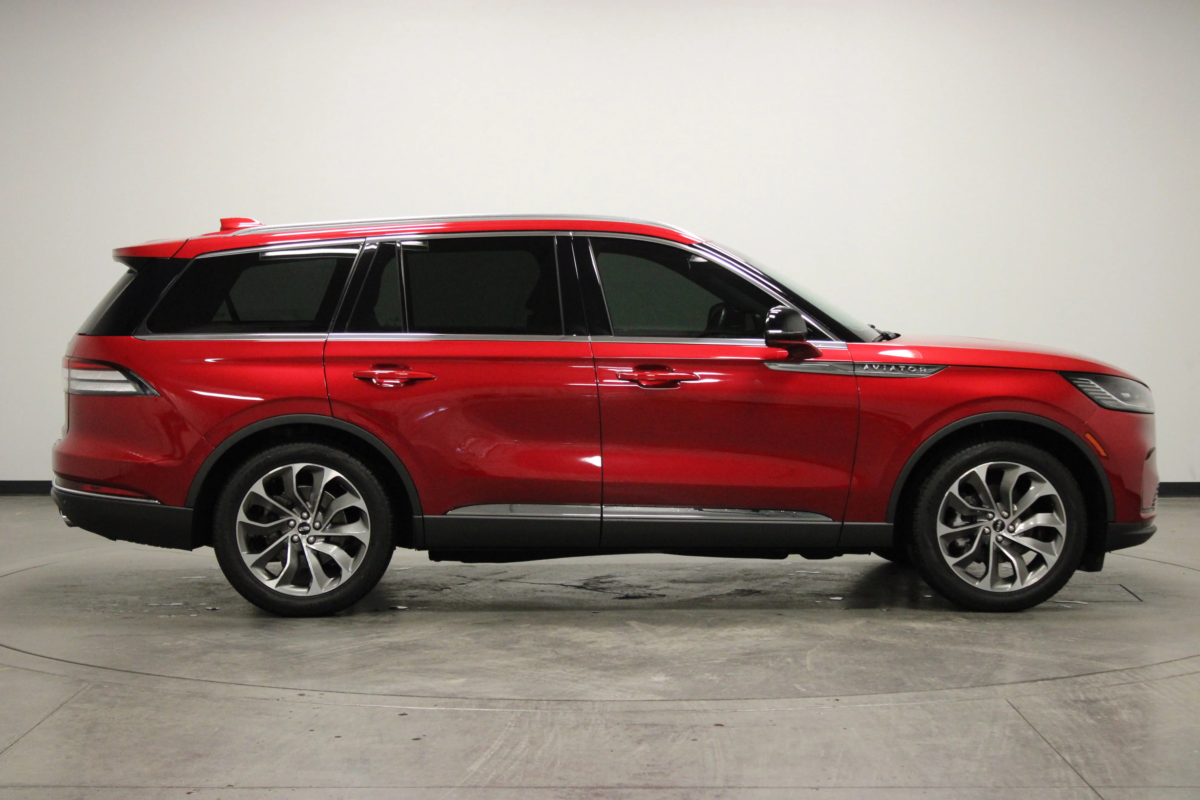Used 2025 Red Carpet Tinted Clearcoat Lincoln Reserve image 9