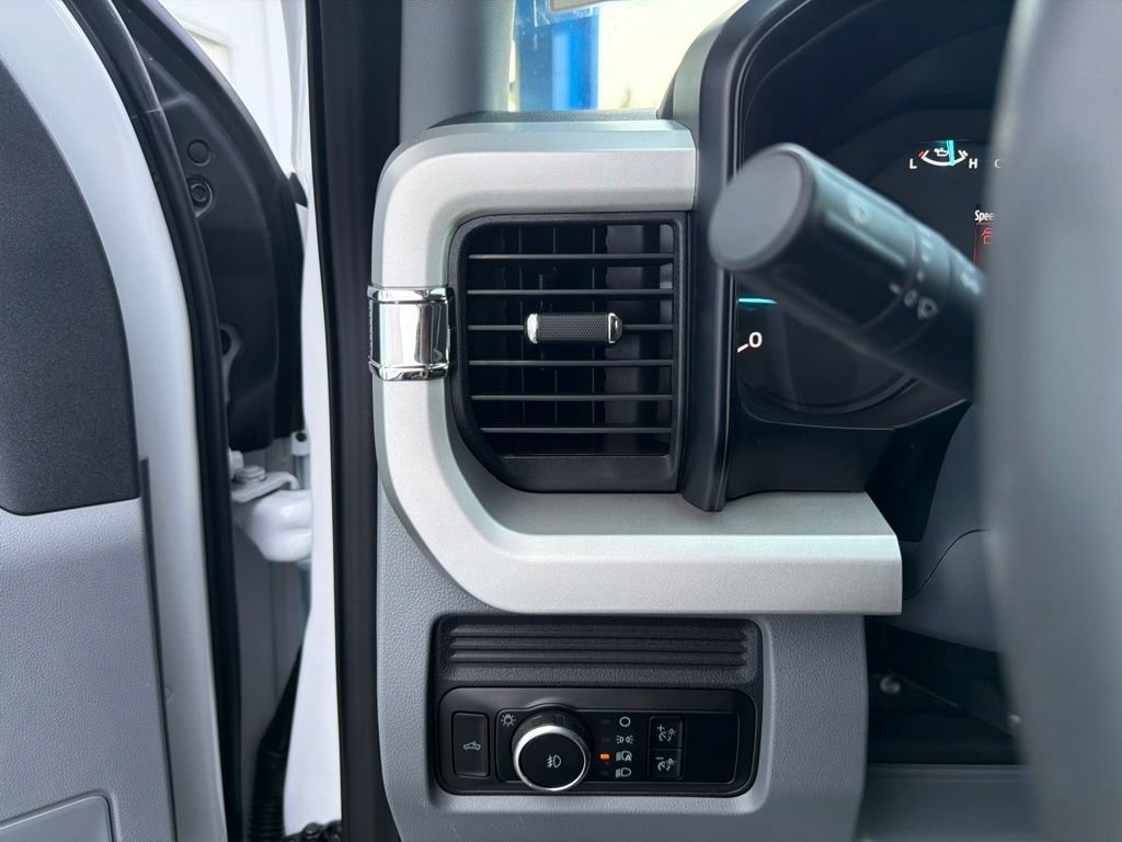 Used 2025  Ford XLT image 16
