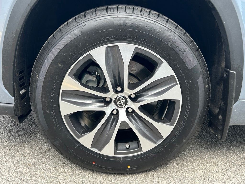Used 2022 Moon Dust Toyota XLE image 36