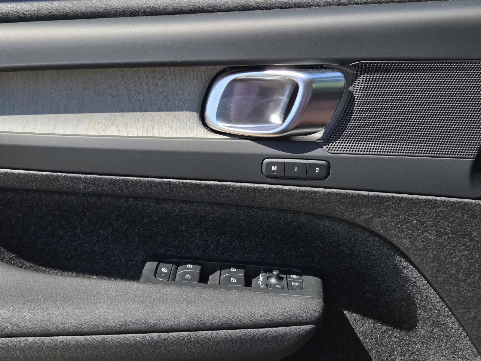 Used 2025 Black Volvo Plus Dark Theme image 25
