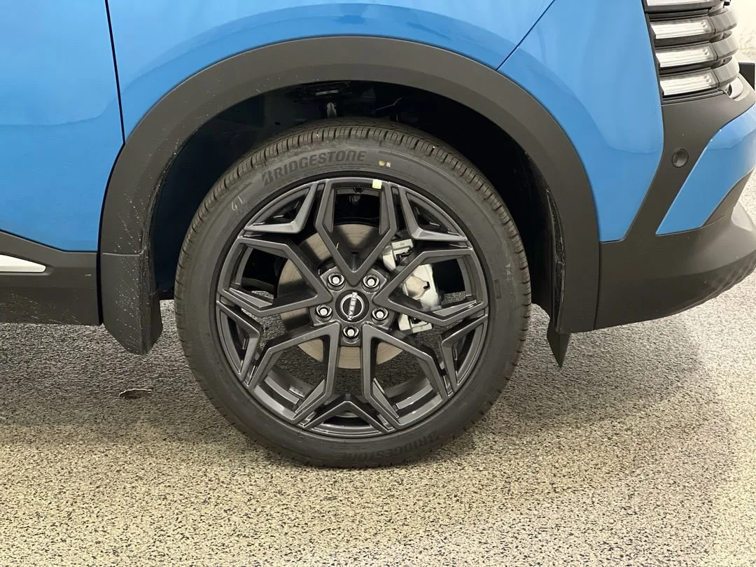 New 2026 Arctic Ice Blue Metallic / Super Black Two-tone Nissan SR image 10