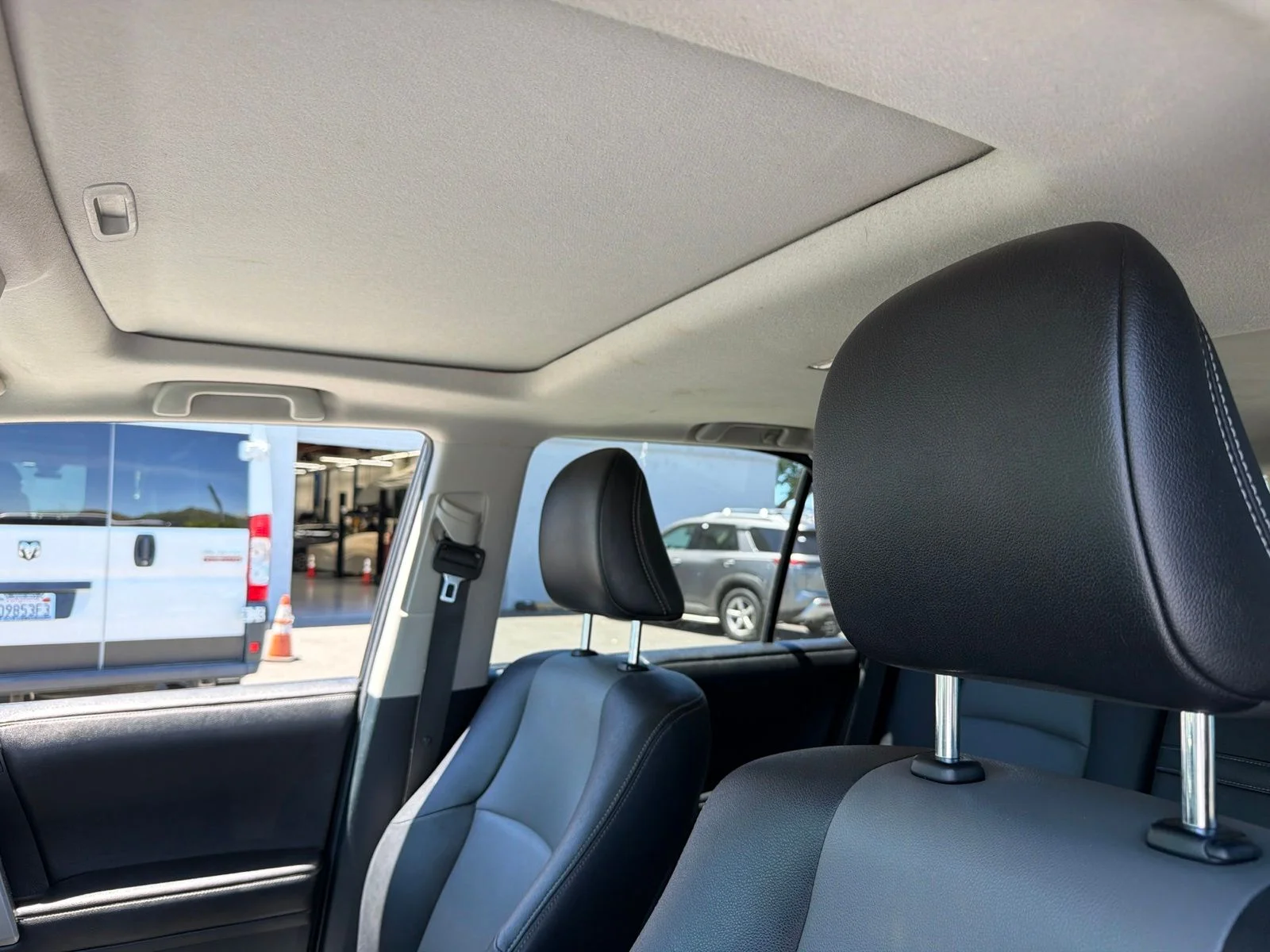Used 2015 Magnetic Gray Metallic Toyota SR5 Premium image 8