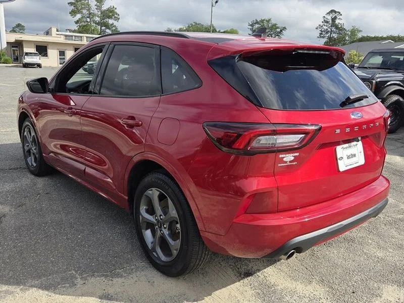 Used 2024 Rapid Red Metallic Tinted Clearcoat Ford ST-Line image 11
