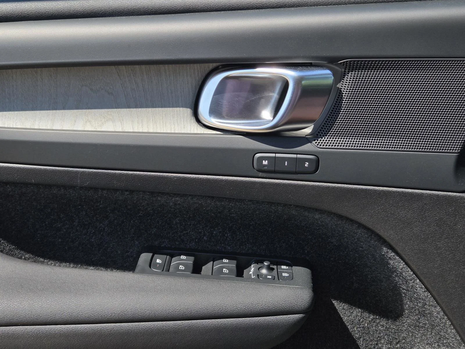 Used 2025 Black Volvo Plus Dark Theme image 25