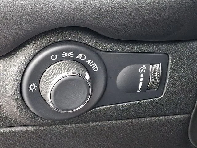 Used 2023 Red Dodge SXT image 24