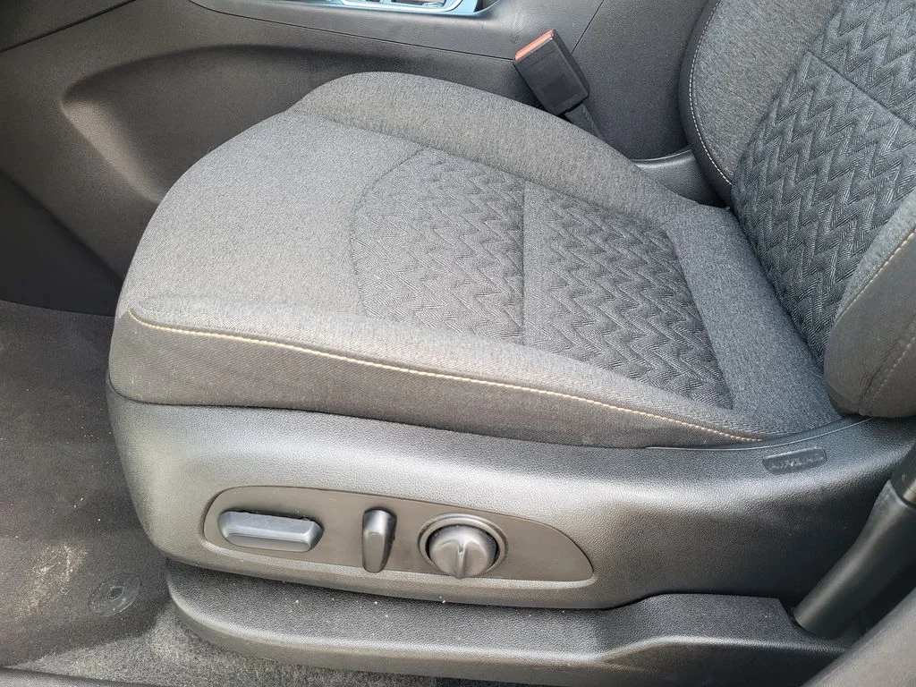 Used 2024 Summit White Chevrolet LT image 19