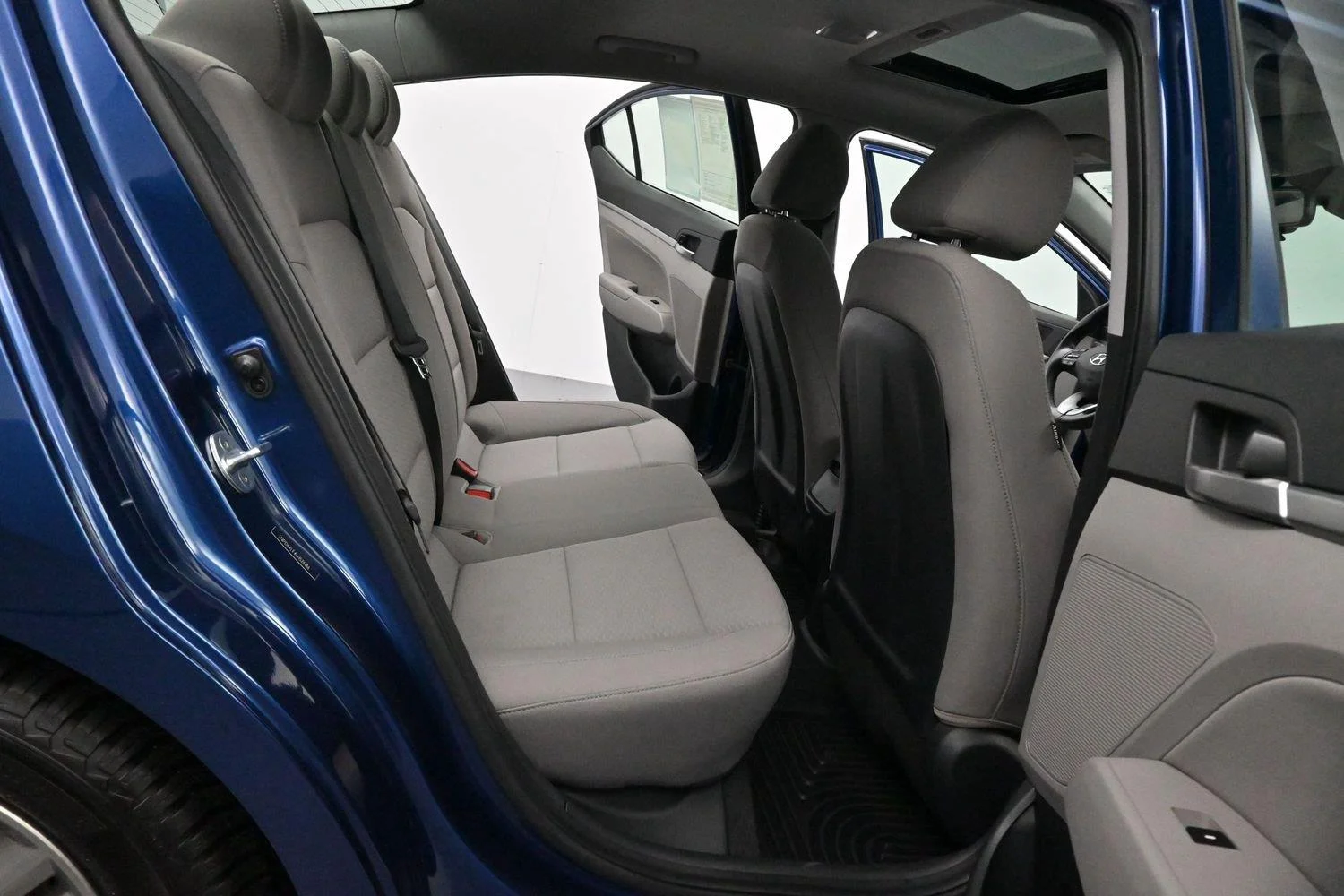 Used 2020 Lakeside Blue Hyundai Value Edition image 31