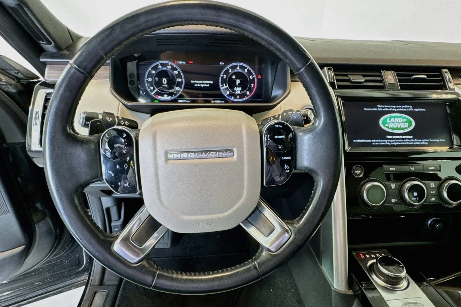Used 2019 Santorini Black Metallic Land Rover HSE image 11