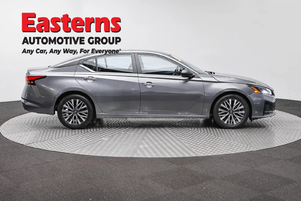 Used 2024 Gray Nissan 2.5 SV image 4