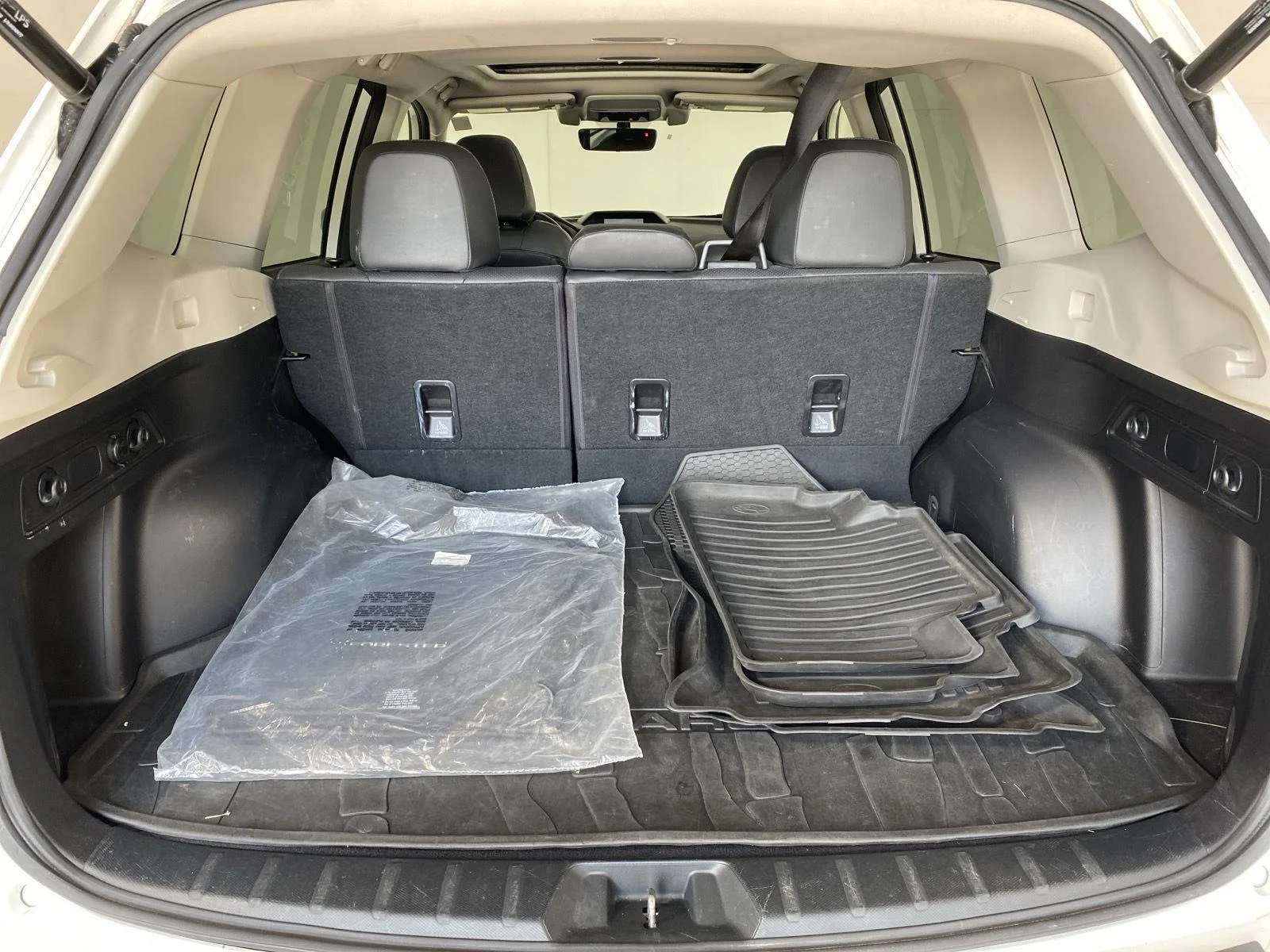 Used 2019 Crystal White Pearl Subaru Limited image 7
