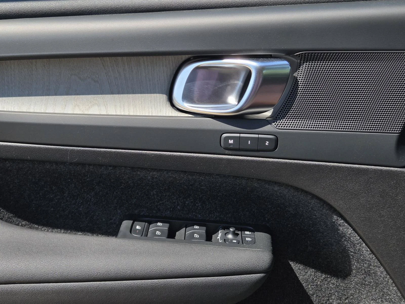 Used 2025 Black Volvo Plus Dark Theme image 25