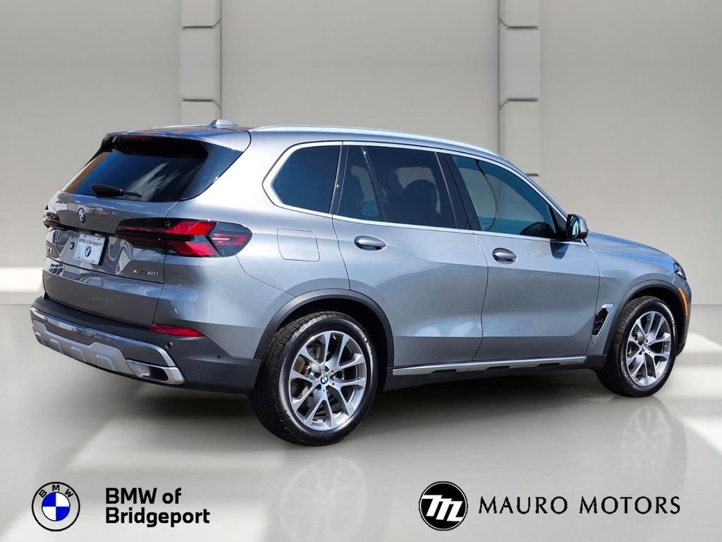 Used 2024 Gray BMW xDrive40i image 6