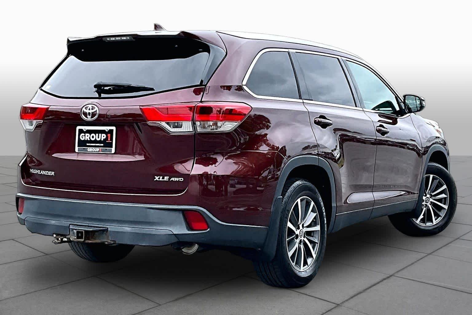 Used 2019 Ooh La La Rouge Mica Toyota XLE image 13