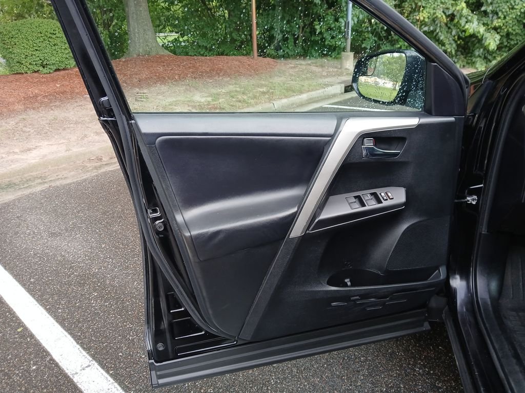 Used 2016 Black Toyota XLE image 26